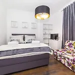 فيلة Helios